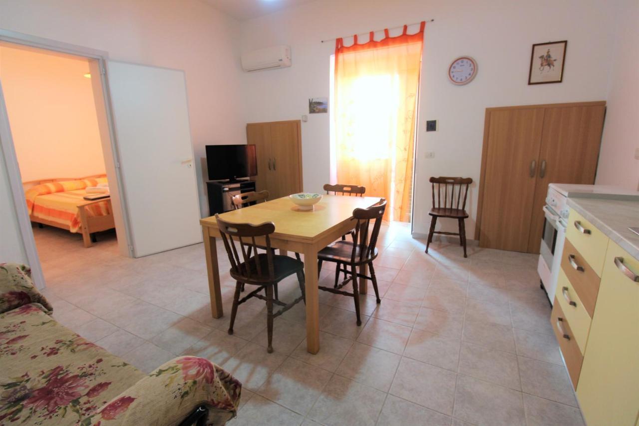Trilocale Arancione Climatizzato Con Terrazza Panoramica Lejlighed Torre San Giovanni Ugento Eksteriør billede
